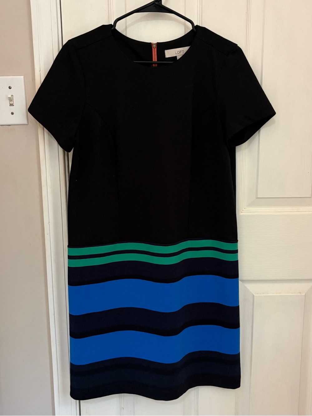 LOFT Short Sleeve Color Block Shift Dress with a Pink Bow Zipper Up Back